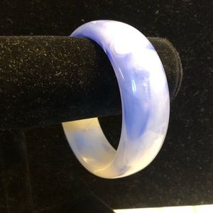 Women’s Vintage Blue Swirl Plastic Bangle Bracelet